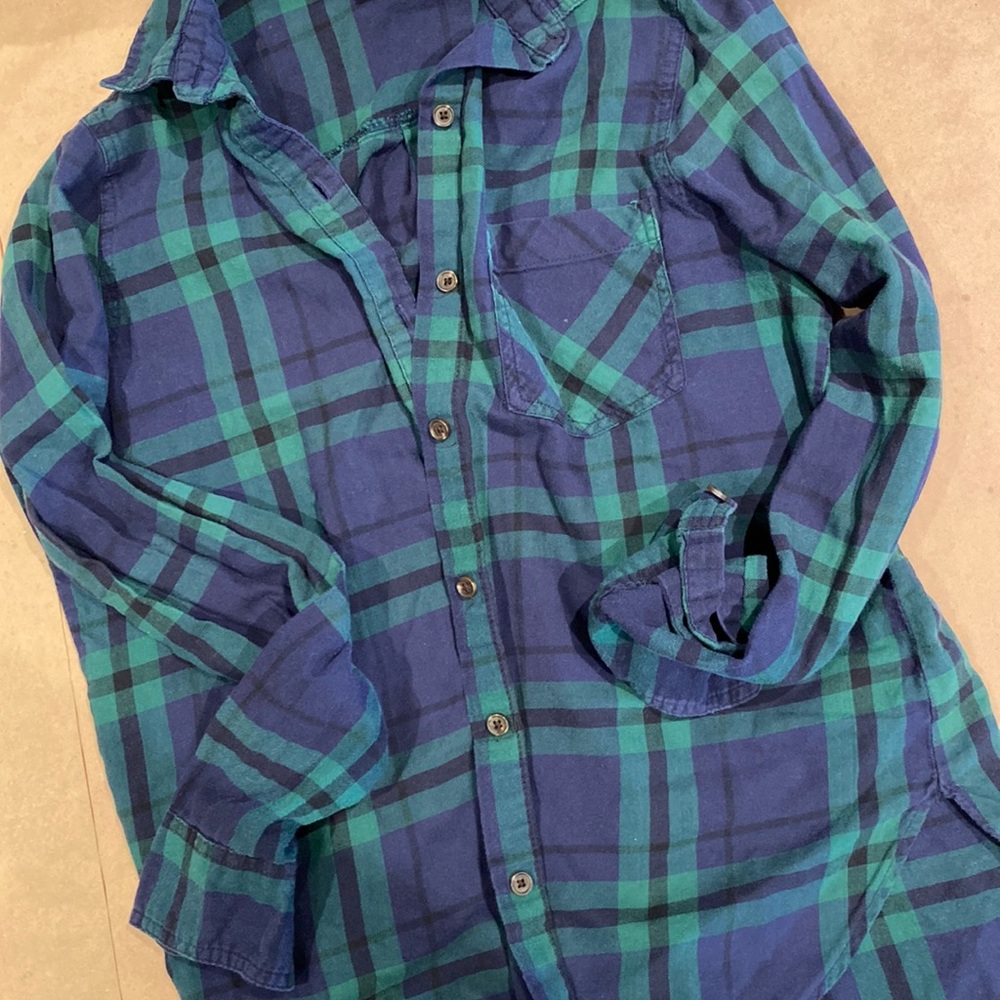 Old Navy classic fit size medium blue and green button down.